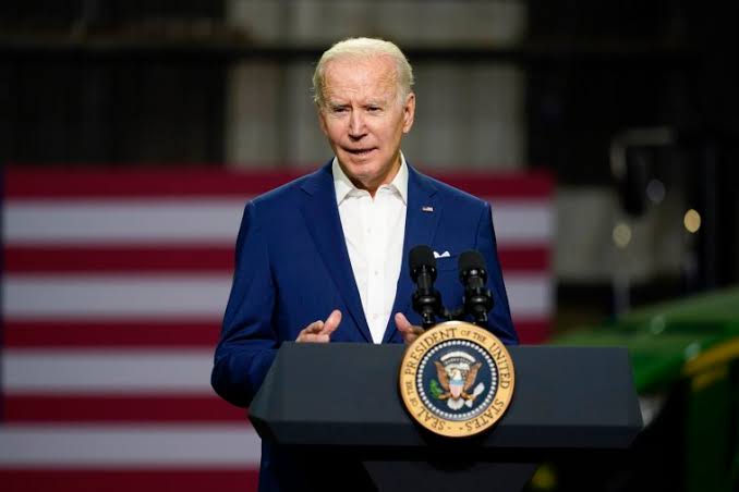 Biden Honors 12 Persons for Defending Democracy on Jan 6