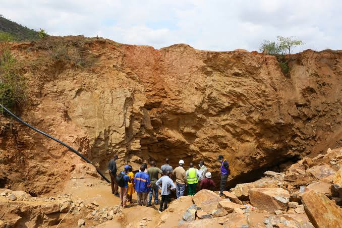 6 Died, Many Trapped as Mine Shaft Collapsed in Zimbabwe